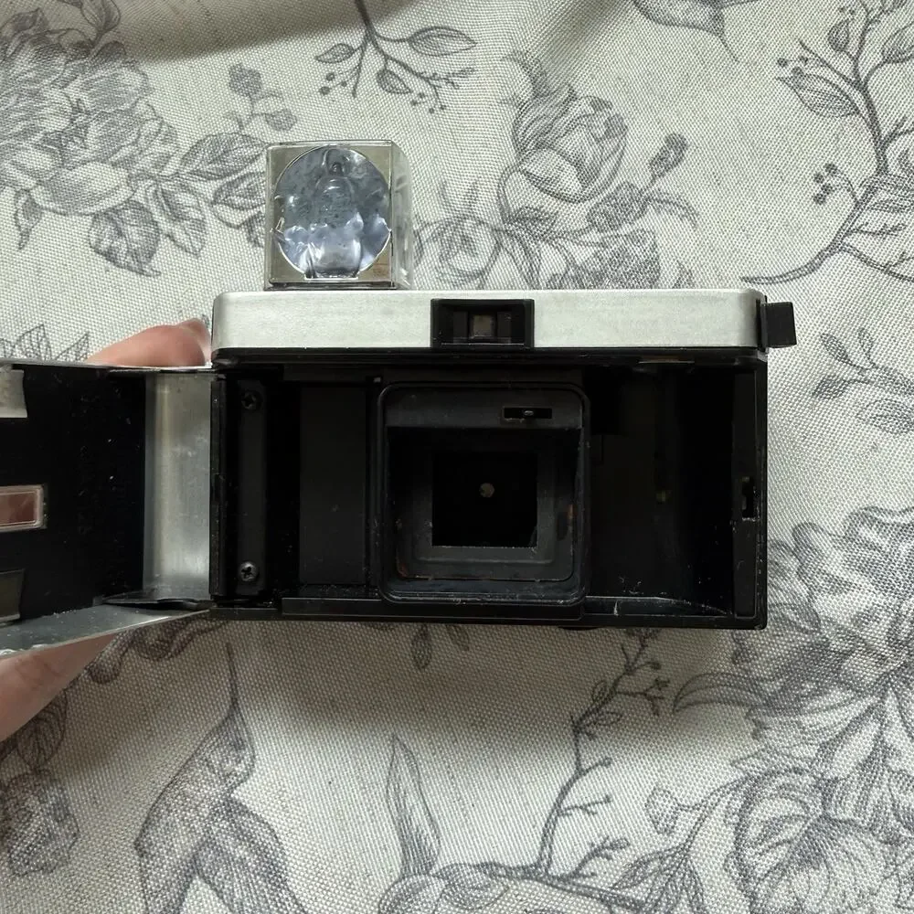 Vtg 60s Kodak Instamatic 124 Camera Leather Case Flash Cube FOR PARTS OR DISPLAY